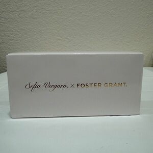 Foster Grant readers 1.75  by Sofia Vergara w/ Leopard Case in origional box.